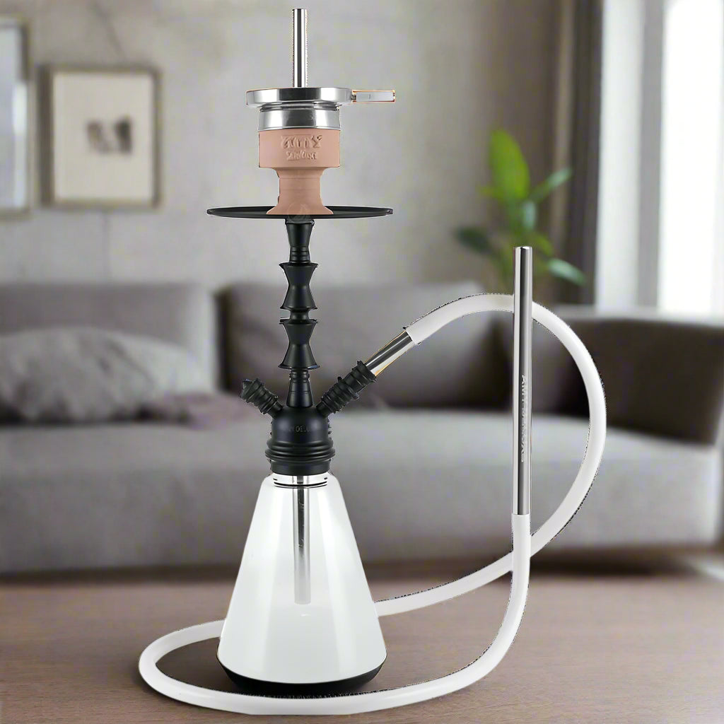 Amy Deluxe Little Starfox 050 hookah with glass base and brass stem